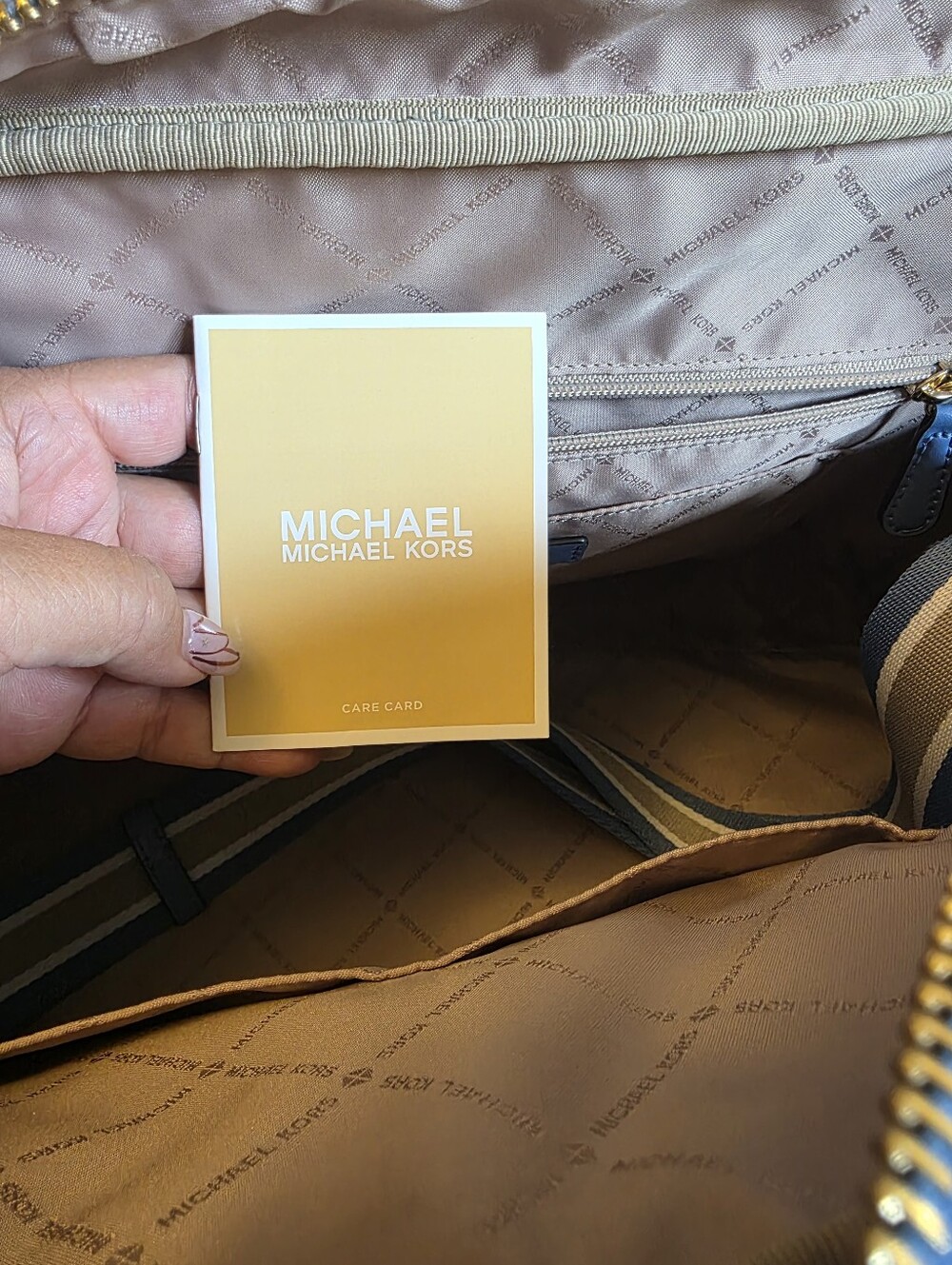 Michael Kors Extra Large Weekender Bag - Picture 9 of 16
